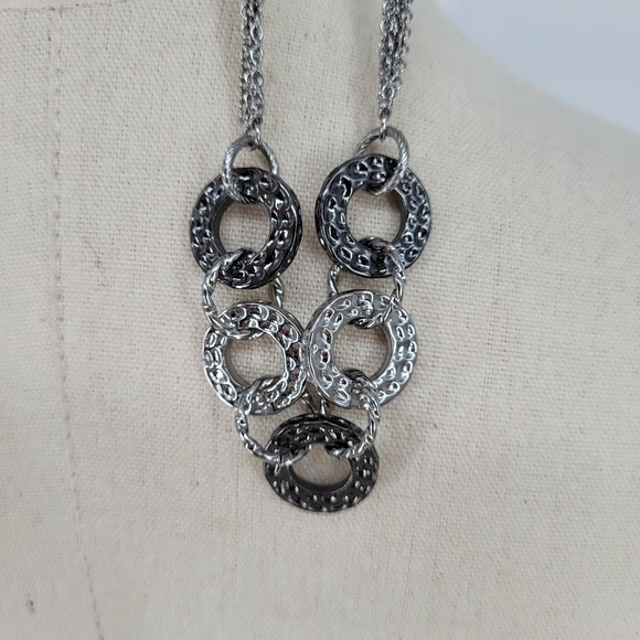 Lia Sophia Hammered Silver Tone Metallic Circles Necklace Adjustable Mixed Metal - Picture 4 of 6